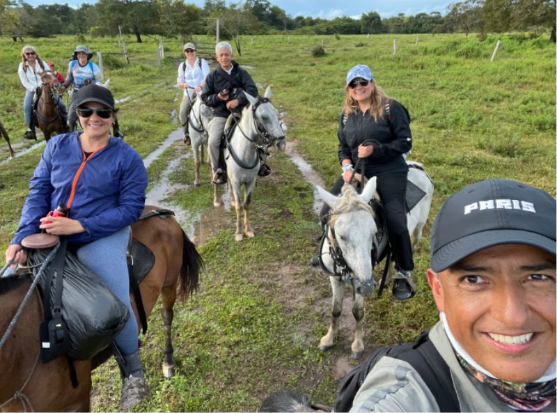 Enmascarar grupo 4198 Reserva de tour a Caño Cristales para parejas